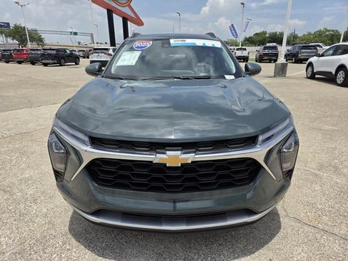 Used 2025 Chevrolet Trax LT FWD image 19
