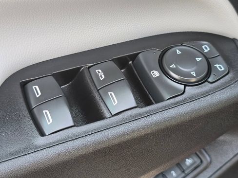 Used 2020 Chevrolet Equinox Premier FWD image 18