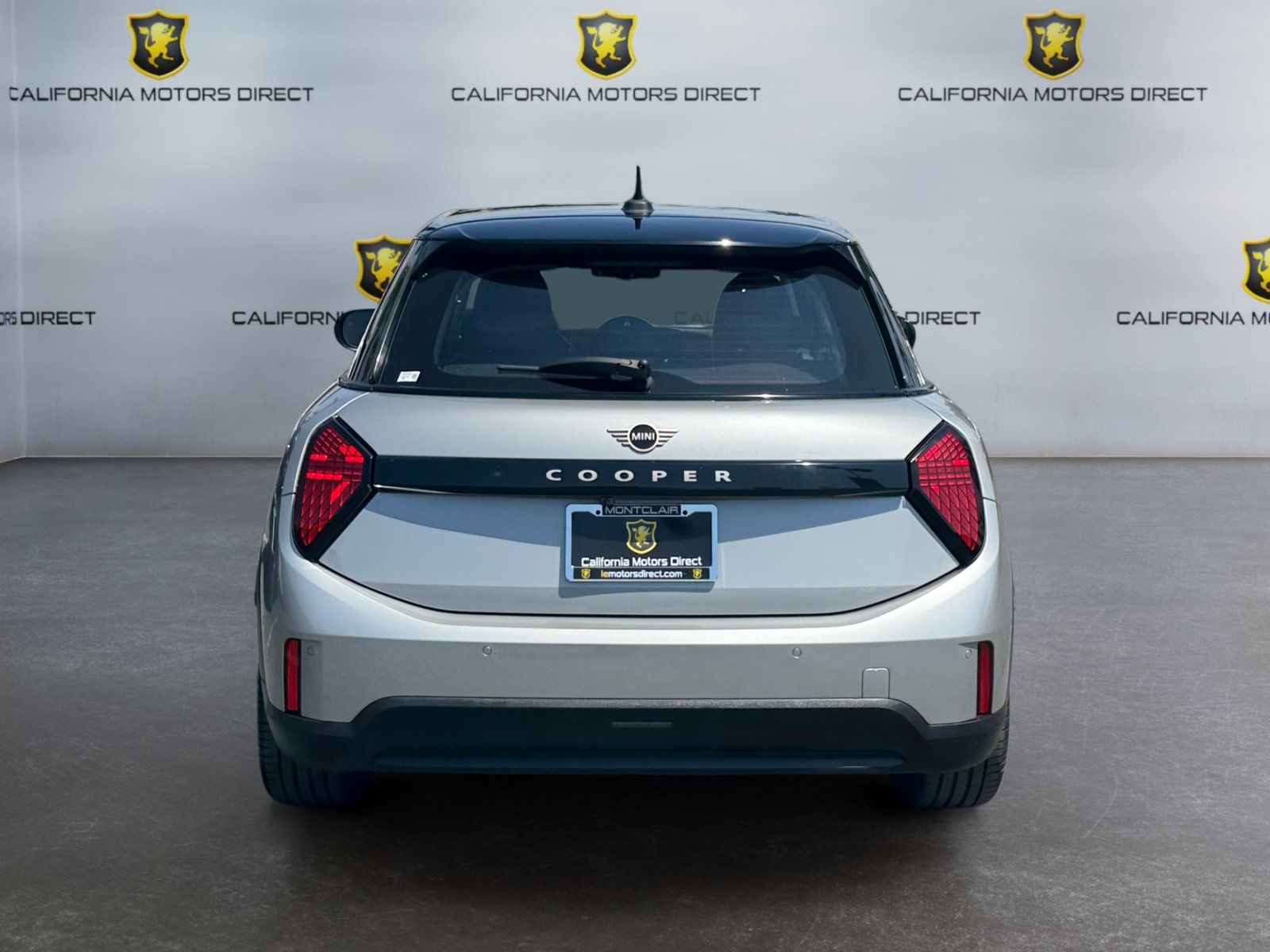Used 2025 MINI Cooper 4-Door Hardtop FWD image 4