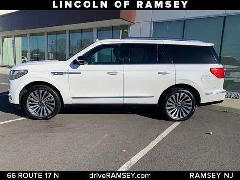 Used 2021 Lincoln Navigator Reserve w/ Luxury Package image 2