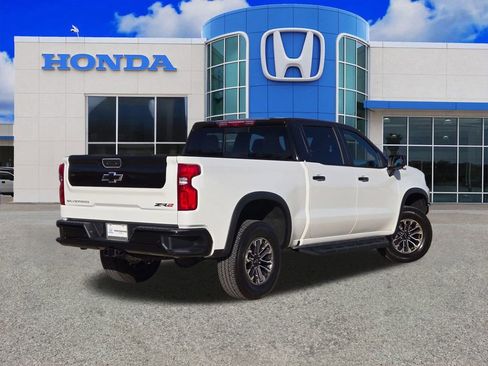 Used 2025 Chevrolet Silverado 1500 ZR2 w/ Technology Package AWD/4WD image 3