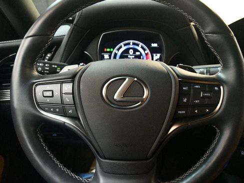 Used 2023 Lexus LS 500 w/ Accessory Package (Z2) image 41