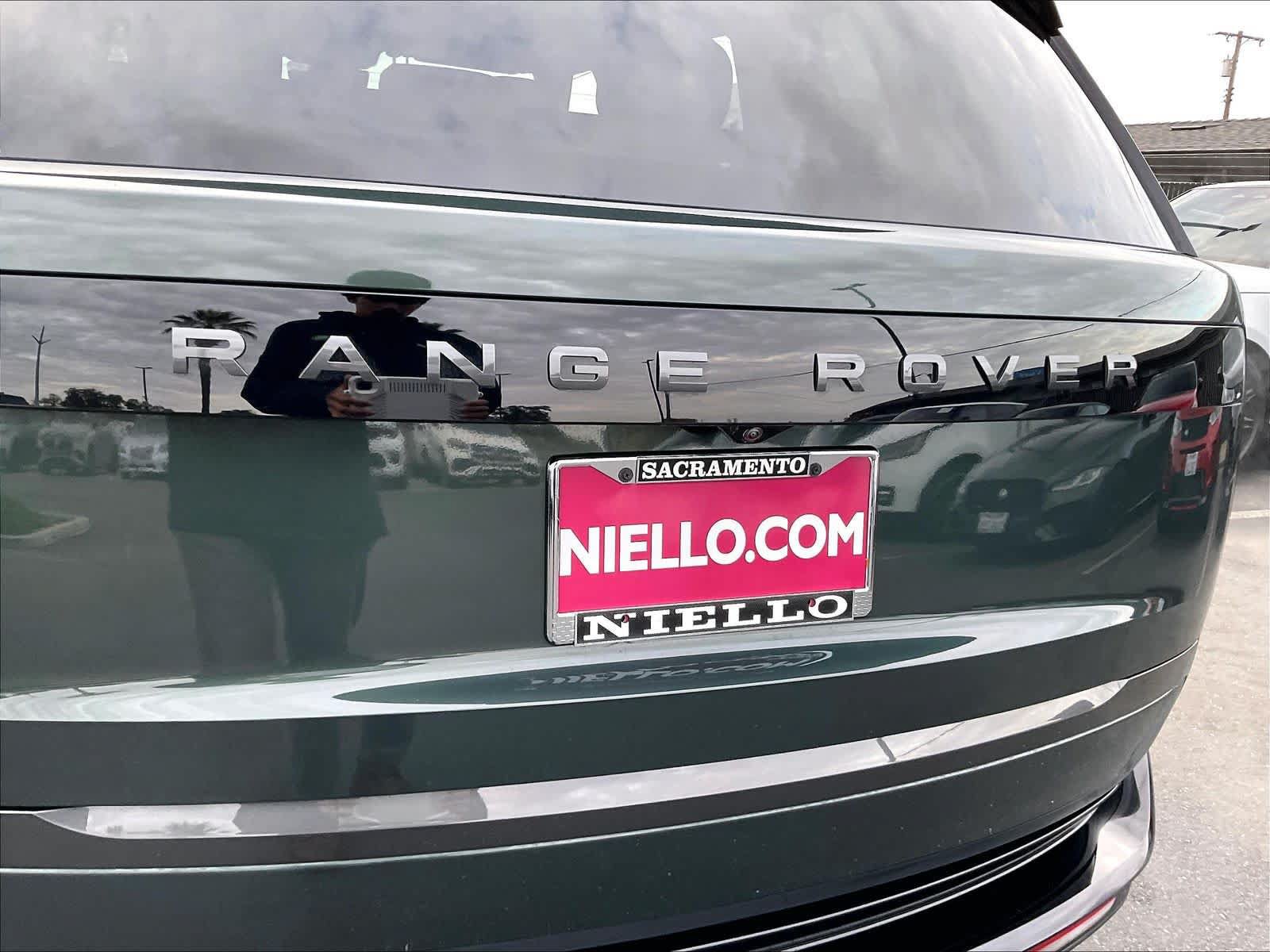 Used 2025 Land Rover Range Rover SE AWD/4WD image 11