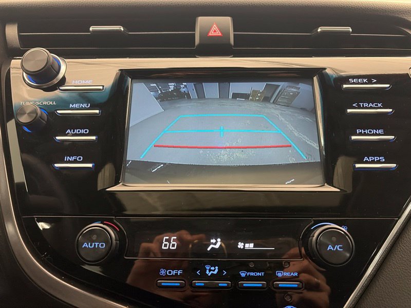 Used 2018 Toyota Camry SE w/ Moonroof Package FWD image 30