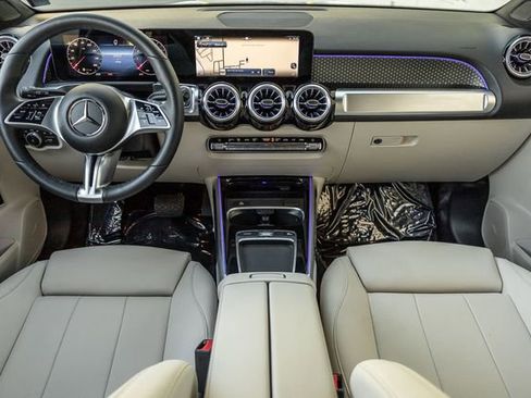 Used 2025 Mercedes-Benz GLB 250 image 6