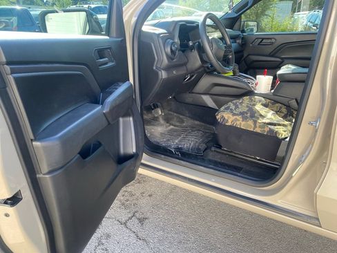Used 2024 Chevrolet Colorado Trail Boss AWD/4WD image 4