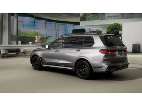 Used 2026 BMW X7 xDrive40i w/ M Sport Package AWD/4WD image 3
