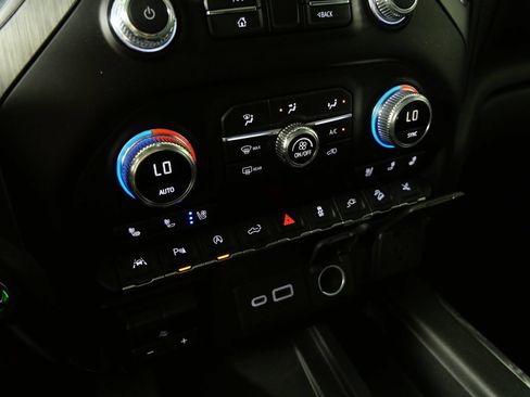 Used 2021 GMC Sierra 1500 Denali w/ Denali Carbonpro Edition AWD/4WD image 26