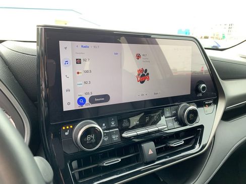 Used 2024 Toyota Highlander XLE image 24