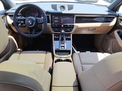 Used 2025 Porsche Macan image 16