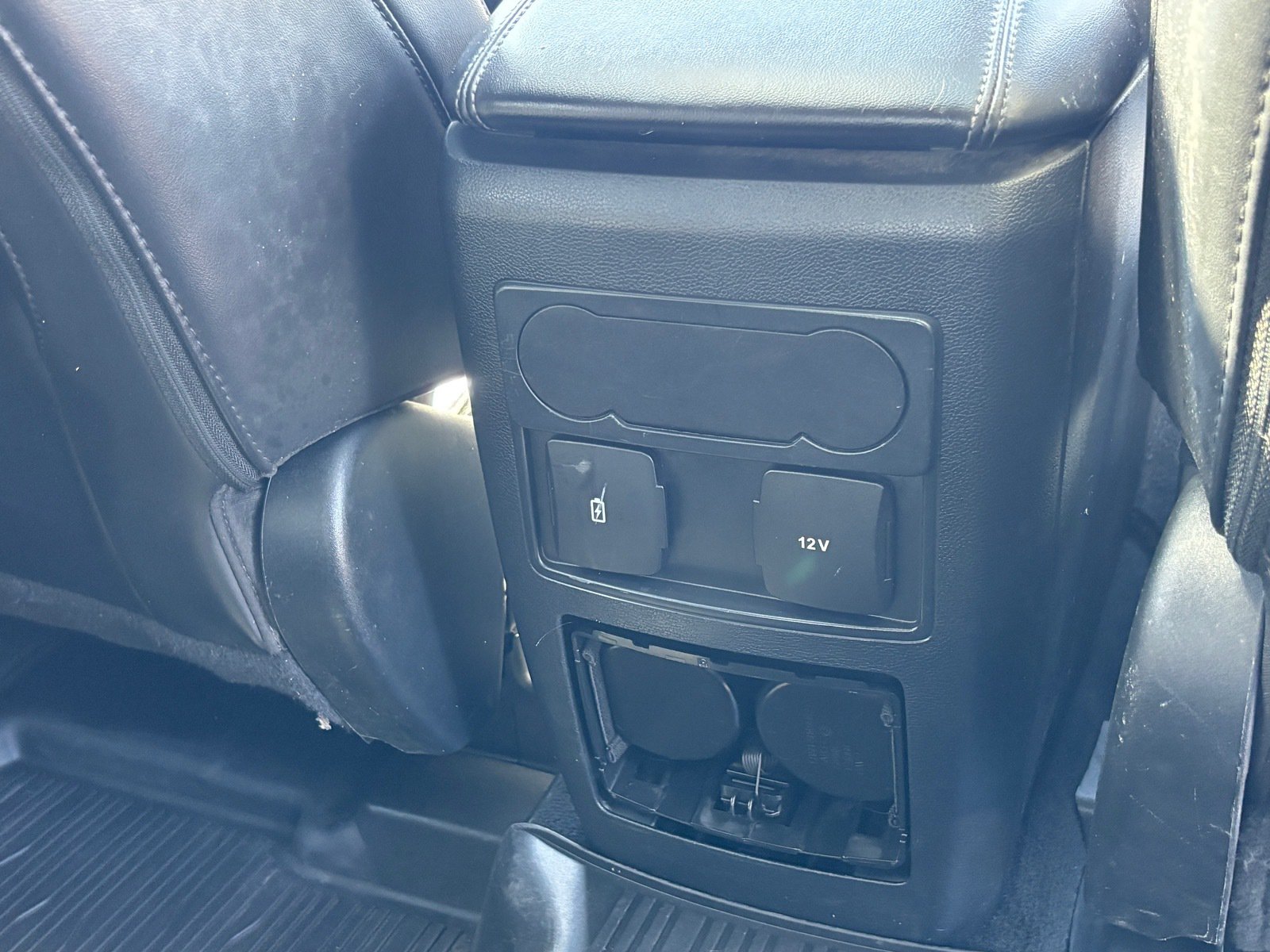 Used 2022 Ford Explorer XLT w/ Equipment Group 202A AWD/4WD image 31