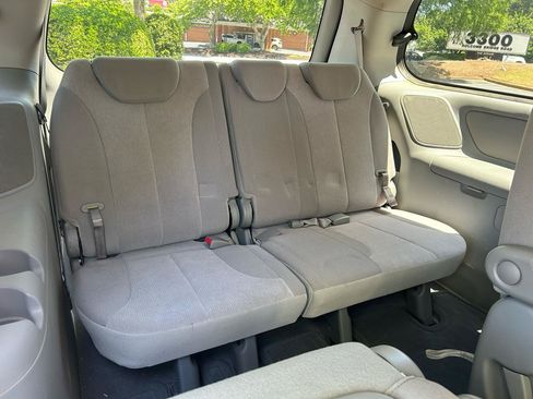 Used 2009 Kia Sedona LX w/ PWR Pkg FWD image 24