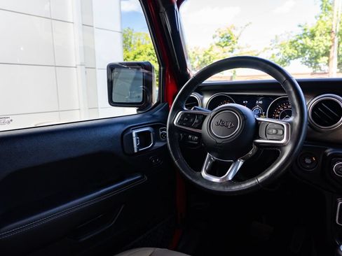 Used 2018 Jeep Wrangler Unlimited Sahara AWD/4WD image 13