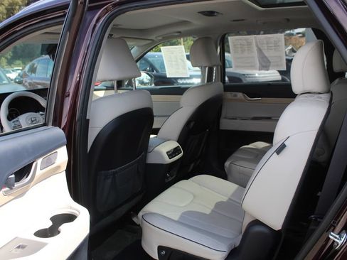 Used 2023 Hyundai Palisade Limited w/ Cargo Package FWD image 17