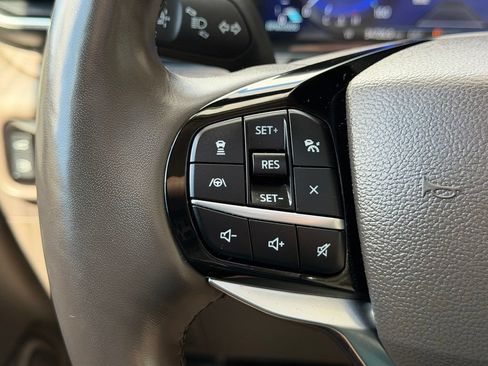Used 2023 Ford Explorer Platinum w/ Technology Package AWD/4WD image 18