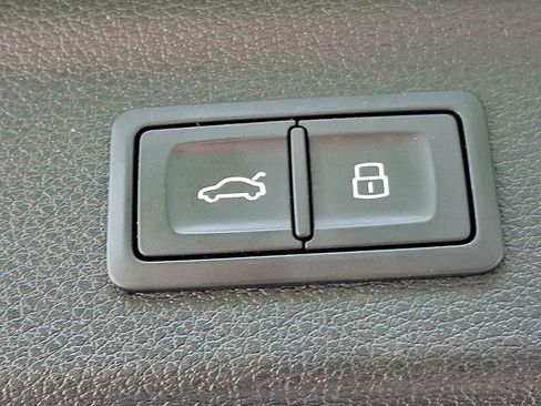 Used 2024 Audi Q3 2.0T Premium image 29