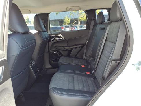 New 2026 Mitsubishi Outlander SE image 15