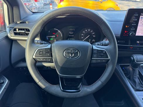 Used 2023 Toyota Sienna XSE image 18