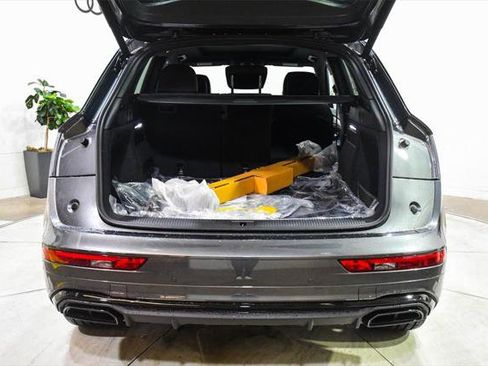 Certified 2025 Audi Q5 2.0T Premium w/ Convenience Plus Package image 18