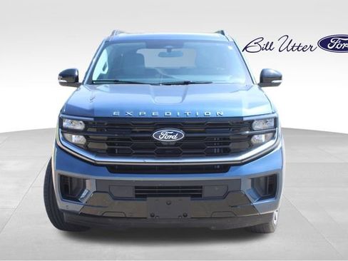 Used 2027 Ford Expedition Platinum w/ Platinum Ultimate Package AWD/4WD image 2