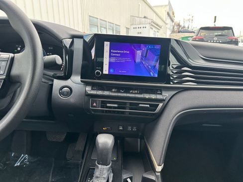 Used 2025 Toyota Camry LE image 18