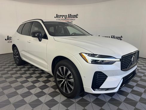 Used 2025 Volvo XC60 B5 Plus AWD/4WD image 6