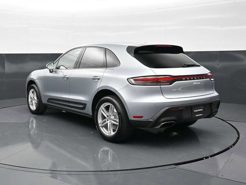 Certified 2025 Porsche Macan AWD/4WD image 3