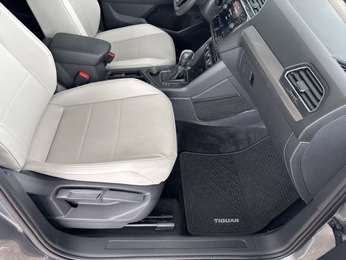 Used 2020 Volkswagen Tiguan SEL image 32