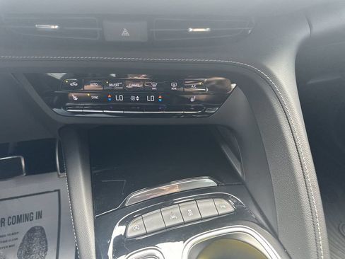 Used 2023 Buick Envision Preferred FWD image 21