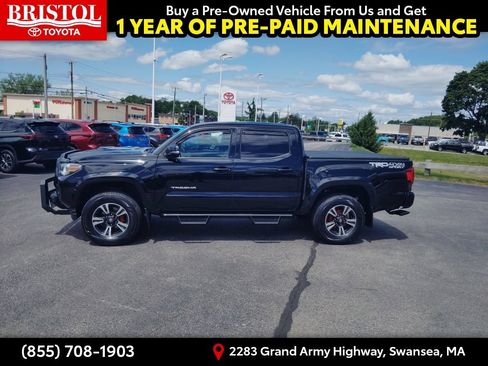 Used 2019 Toyota Tacoma TRD Sport AWD/4WD image 4