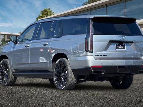 New 2026 Cadillac Escalade ESV Platinum Sport w/ LPO, ONYX Package AWD/4WD image 6