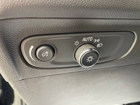 Used 2022 Buick Envision Preferred FWD image 17