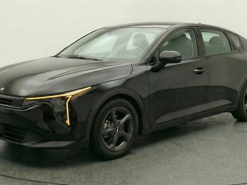 Used 2025 Kia K4 FWD image 3