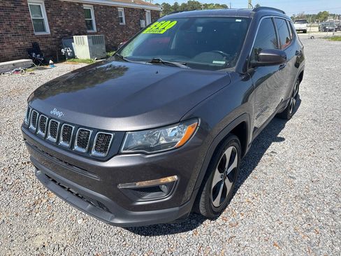 Used 2020 Jeep Compass Latitude image 3