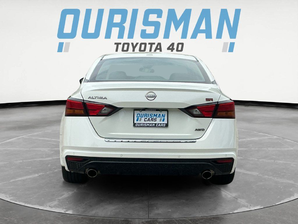 Used 2023 Nissan Altima 2.5 SR w/ SR Premium Package AWD/4WD image 6