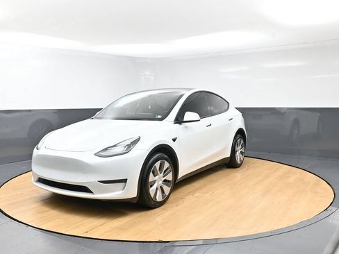 Used 2023 Tesla Model Y Long Range AWD/4WD image 3