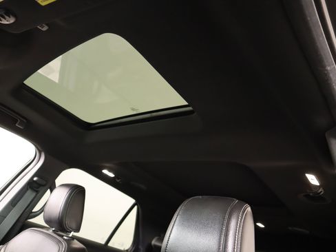 Used 2018 Ford Explorer Limited image 17