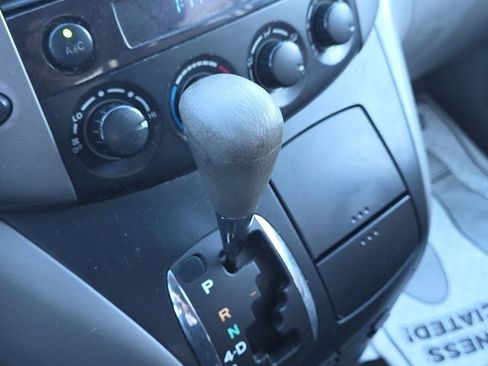 Used 2010 Toyota Sienna LE image 19