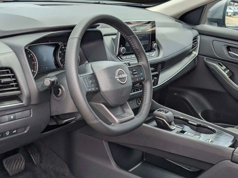 Used 2026 Nissan Rogue SV FWD image 15