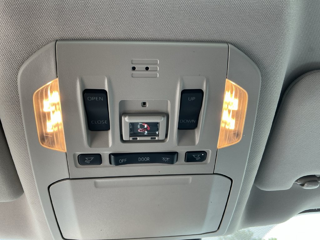 Used 2021 Toyota Highlander XLE AWD/4WD image 27