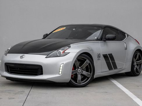Used 2020 Nissan 370Z Coupe image 11