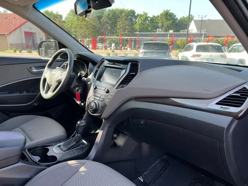 Used 2017 Hyundai Santa Fe SE FWD image 22