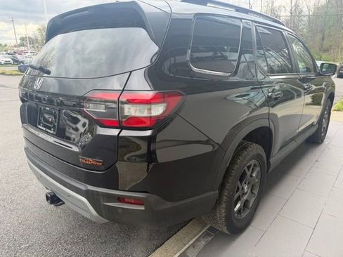 Used 2025 Honda Pilot TrailSport image 7