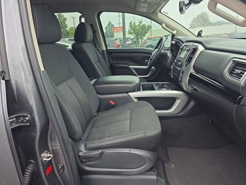 Used 2019 Nissan Titan SV w/ SV Convenience Package AWD/4WD image 9