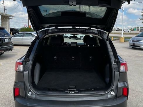 Used 2020 Ford Escape SE image 11