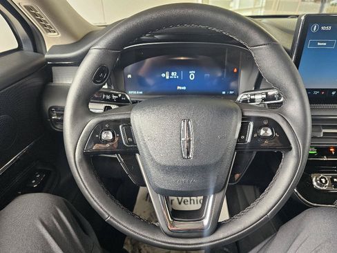 Used 2025 Lincoln Corsair AWD w/ Equipment Group 101A image 20
