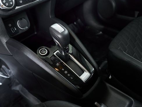 Used 2021 Nissan Kicks S image 33