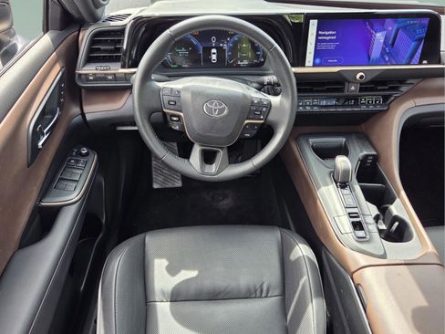 Certified 2023 Toyota Crown AWD/4WD image 29