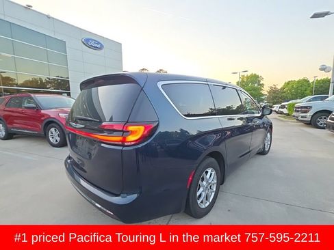 Used 2023 Chrysler Pacifica Touring-L FWD image 5