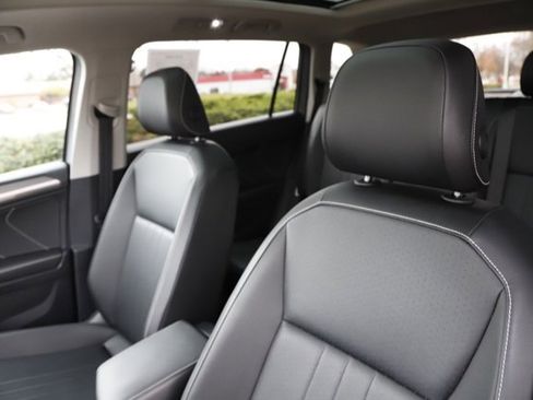 Used 2022 Volkswagen Tiguan SE image 13